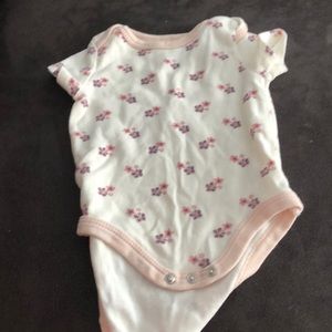 Le top Bebe 3-6 months onesie